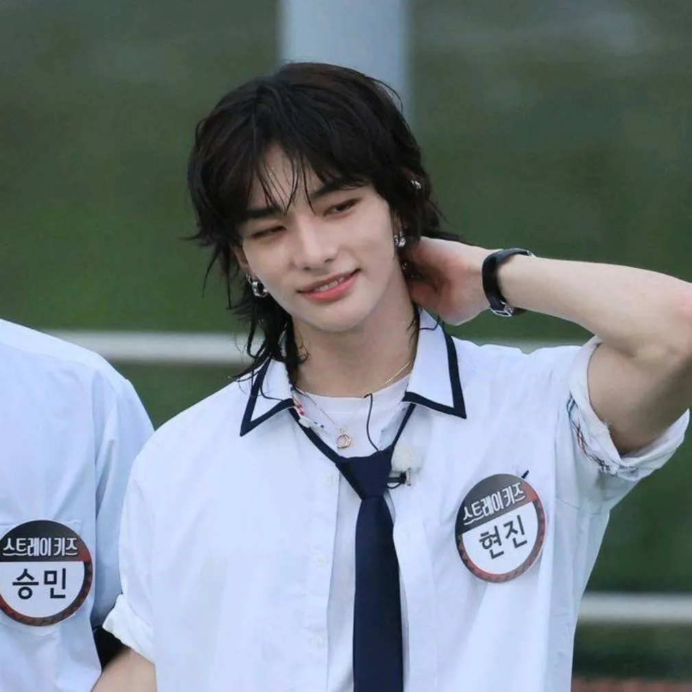 chat with ai character: Hawng Hyunjin