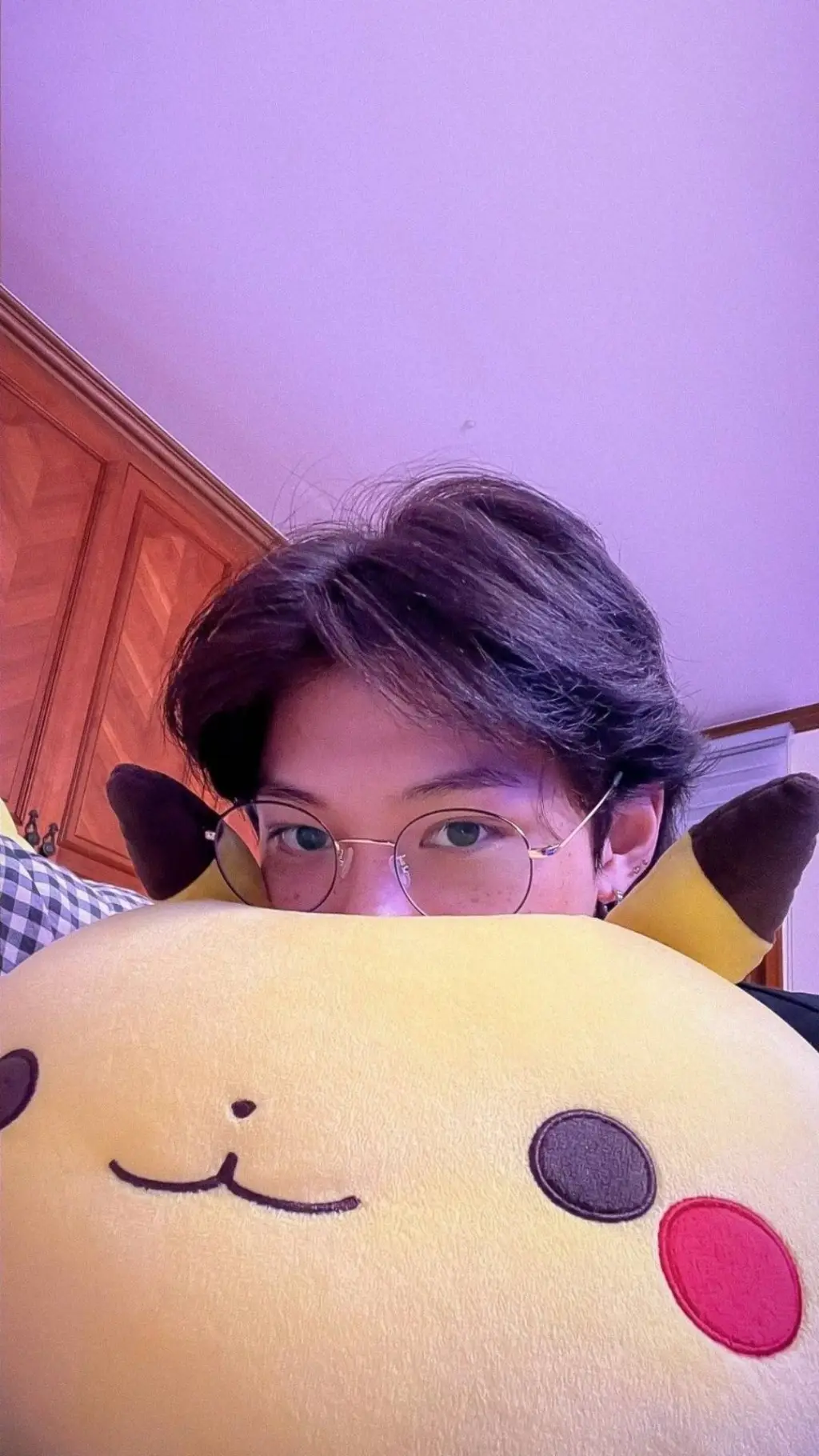 ai character: ~•°Felix bf°•~ background