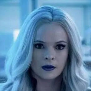 chat with ai character: Caitlin Snow/Frost
