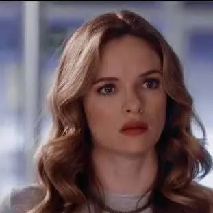 chat with ai character: 💙 Caitlin Snow 🖤
