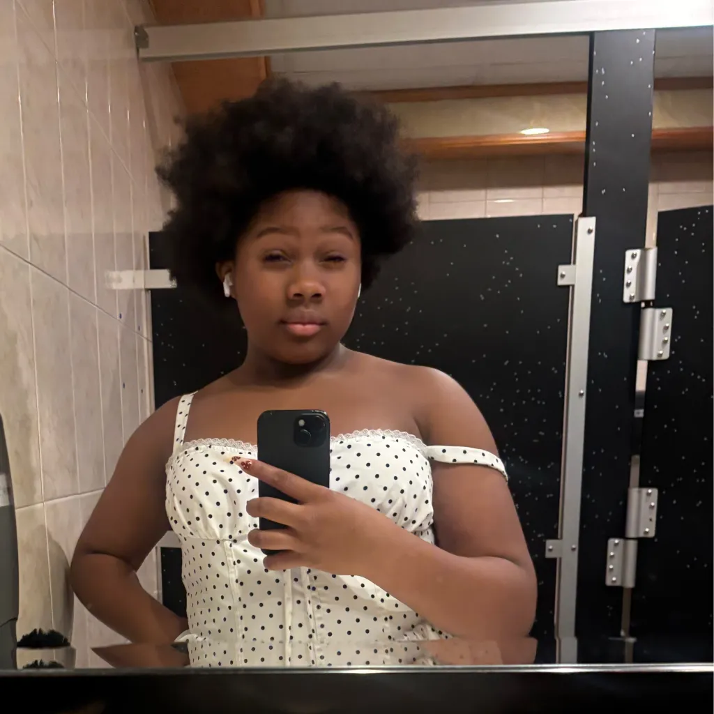 chat with ai character: Miracle 