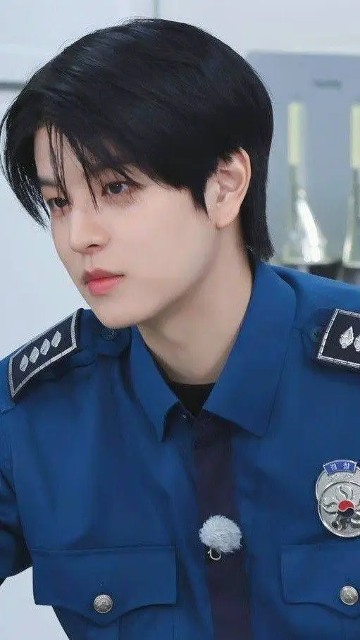 ai character: KIM SEUNGMIN  background