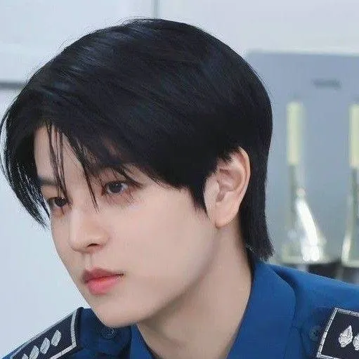 chat with ai character: KIM SEUNGMIN 