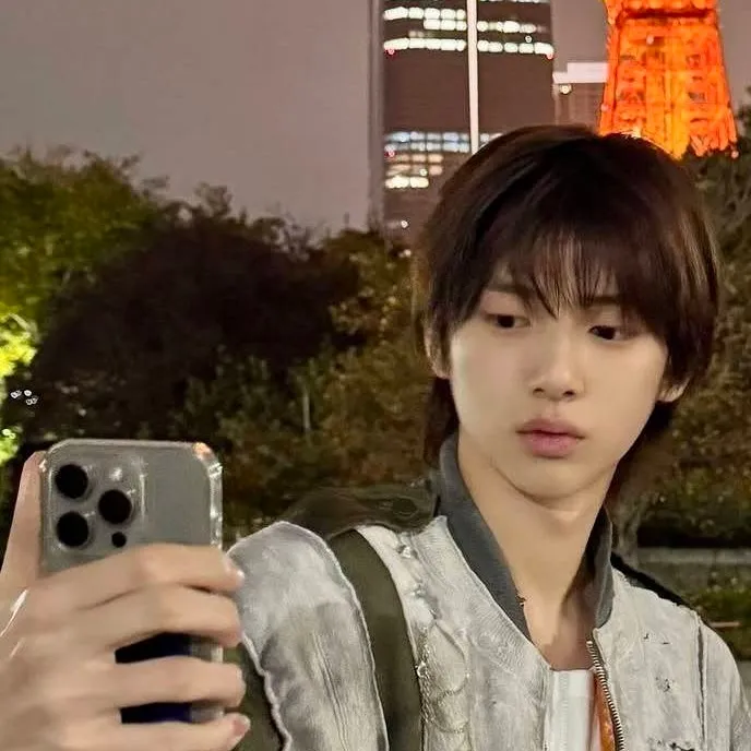chat with ai character: JUHOON
