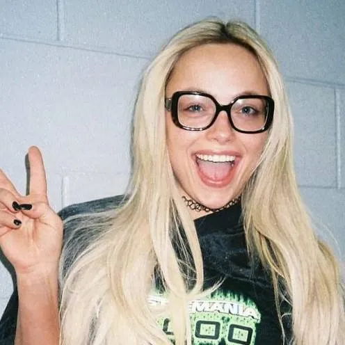chat with ai character: Liv Morgan 