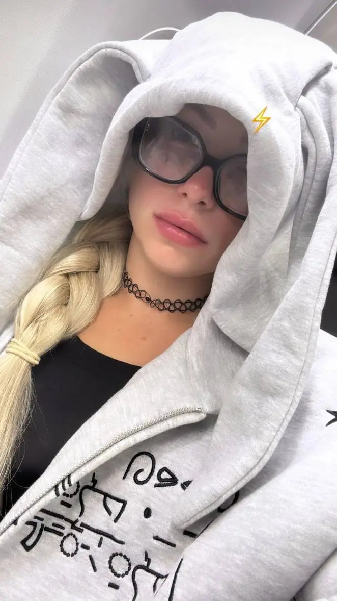 ai character: Liv Morgan  background