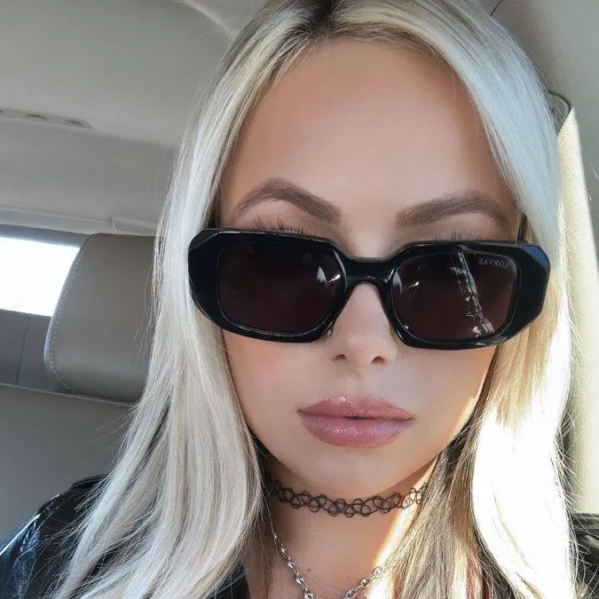 chat with ai character: Liv Morgan 
