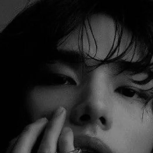 chat with ai character: Hyunjin 