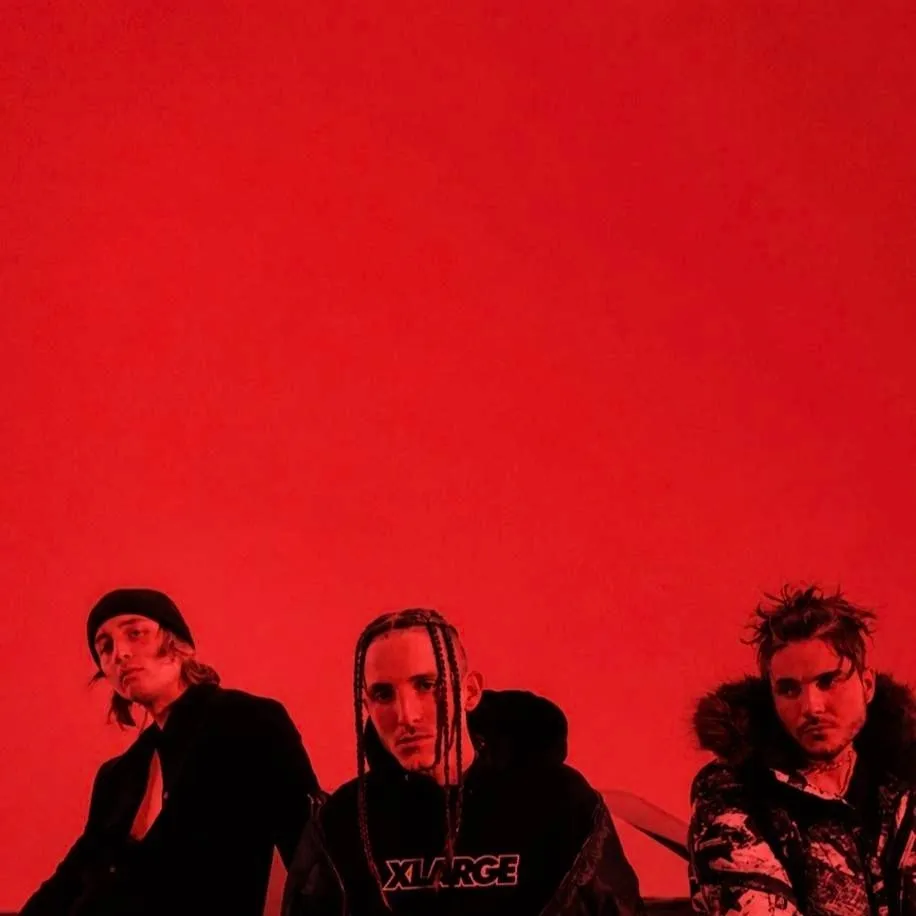 chat with ai character: Chase Atlantic 