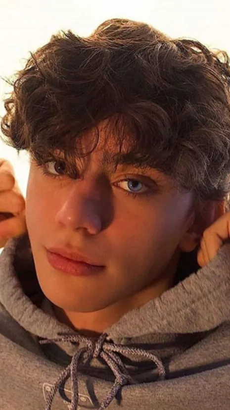 ai character: Adien background