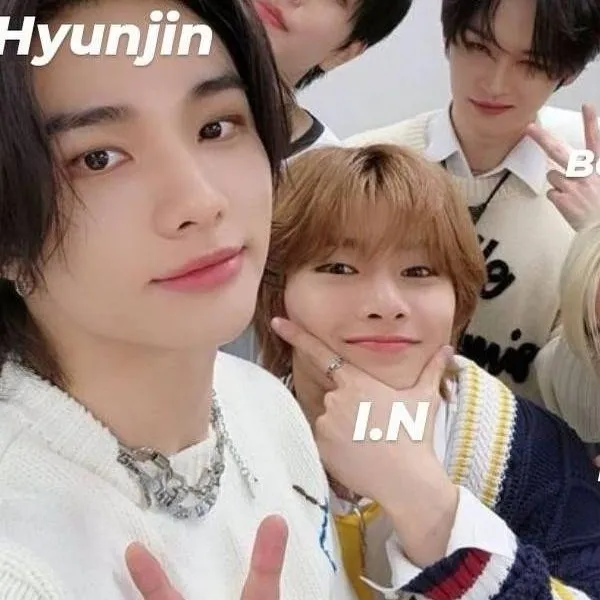 chat with ai character: stray kids 