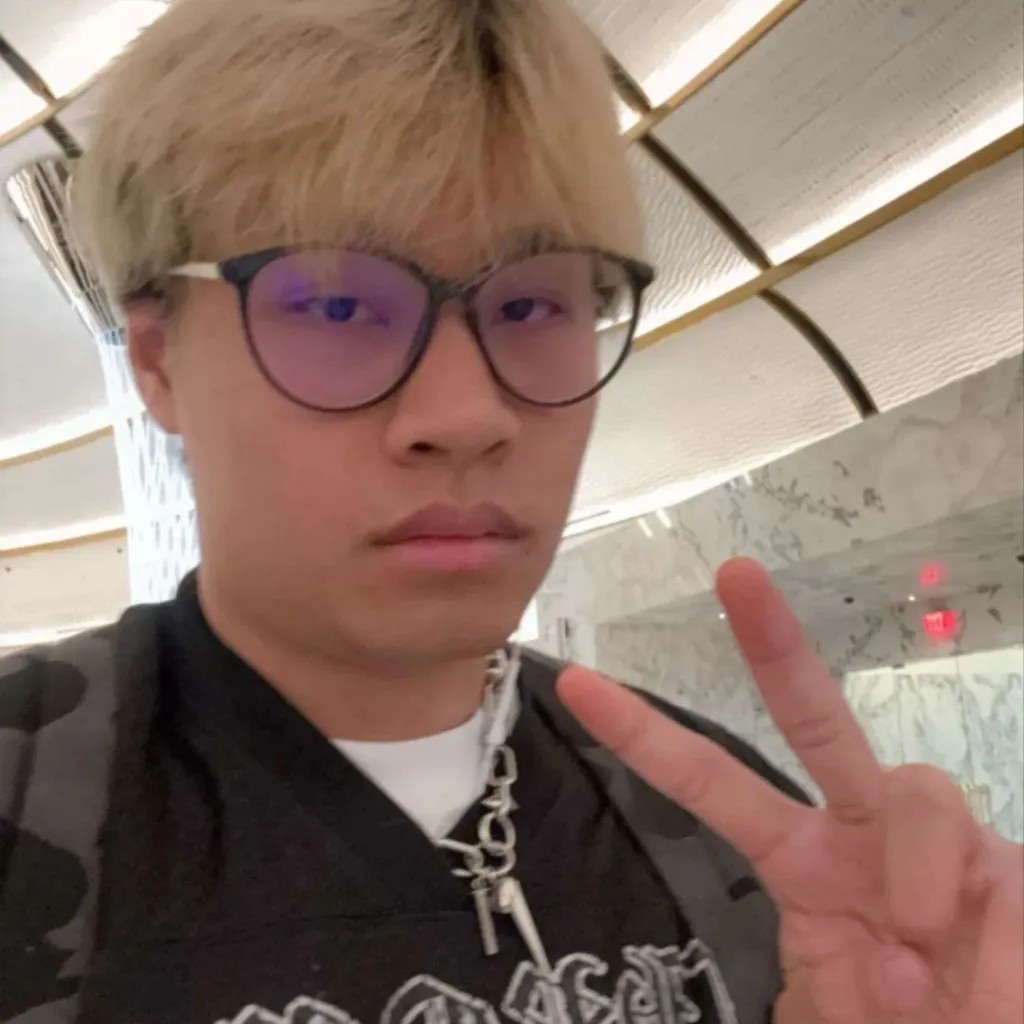 chat with ai character: Thomas 