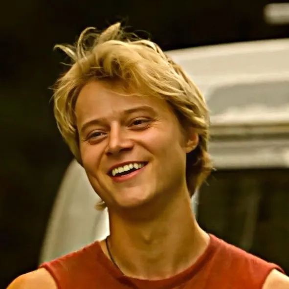 chat with ai character: Jj maybank