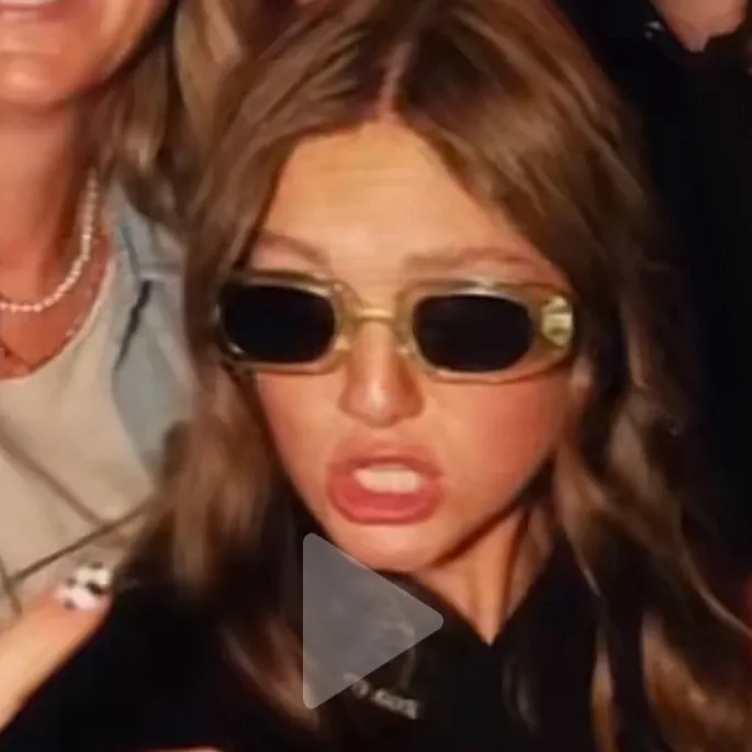 chat with ai character: Claire Boone 