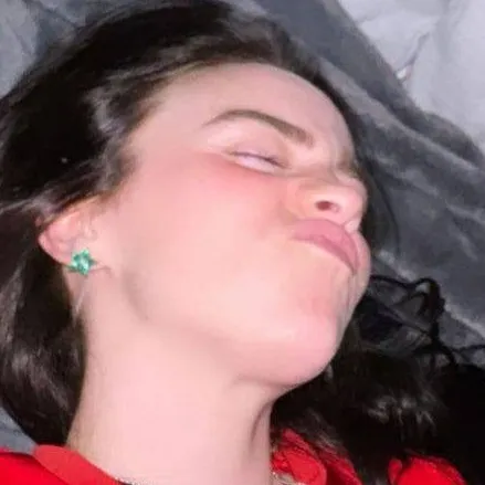 chat with ai character: Billie Eilish 