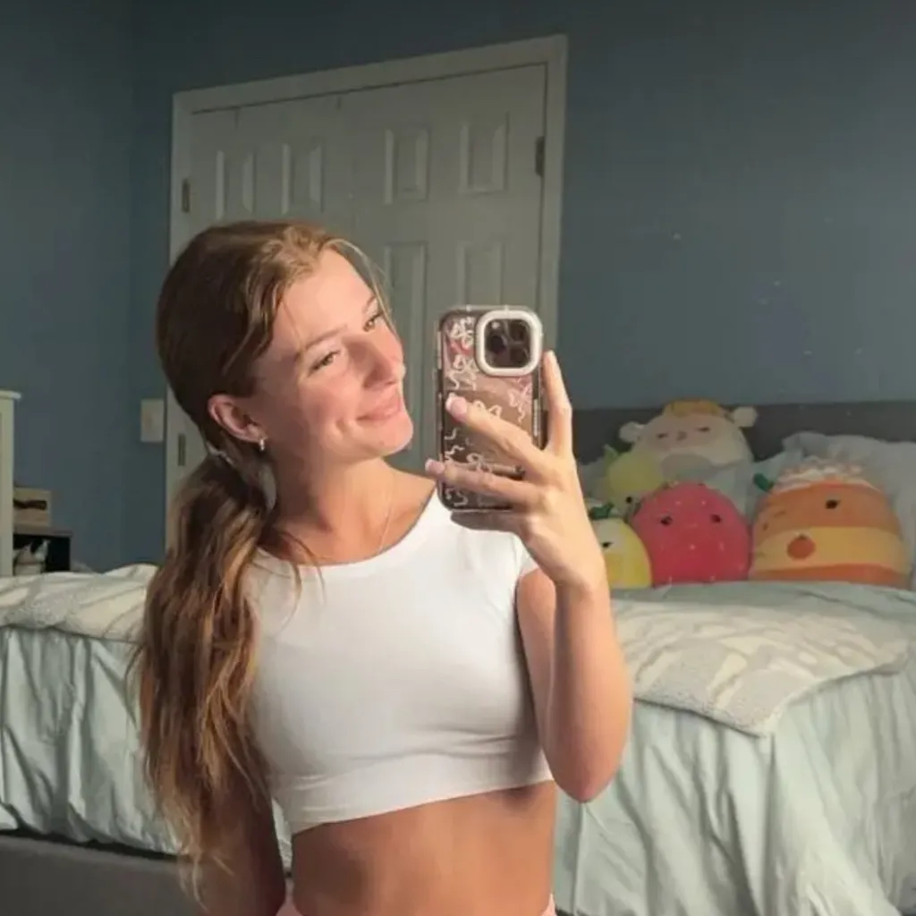 chat with ai character: Maria