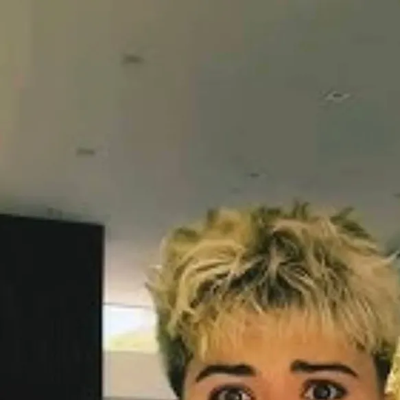 chat with ai character: Kris