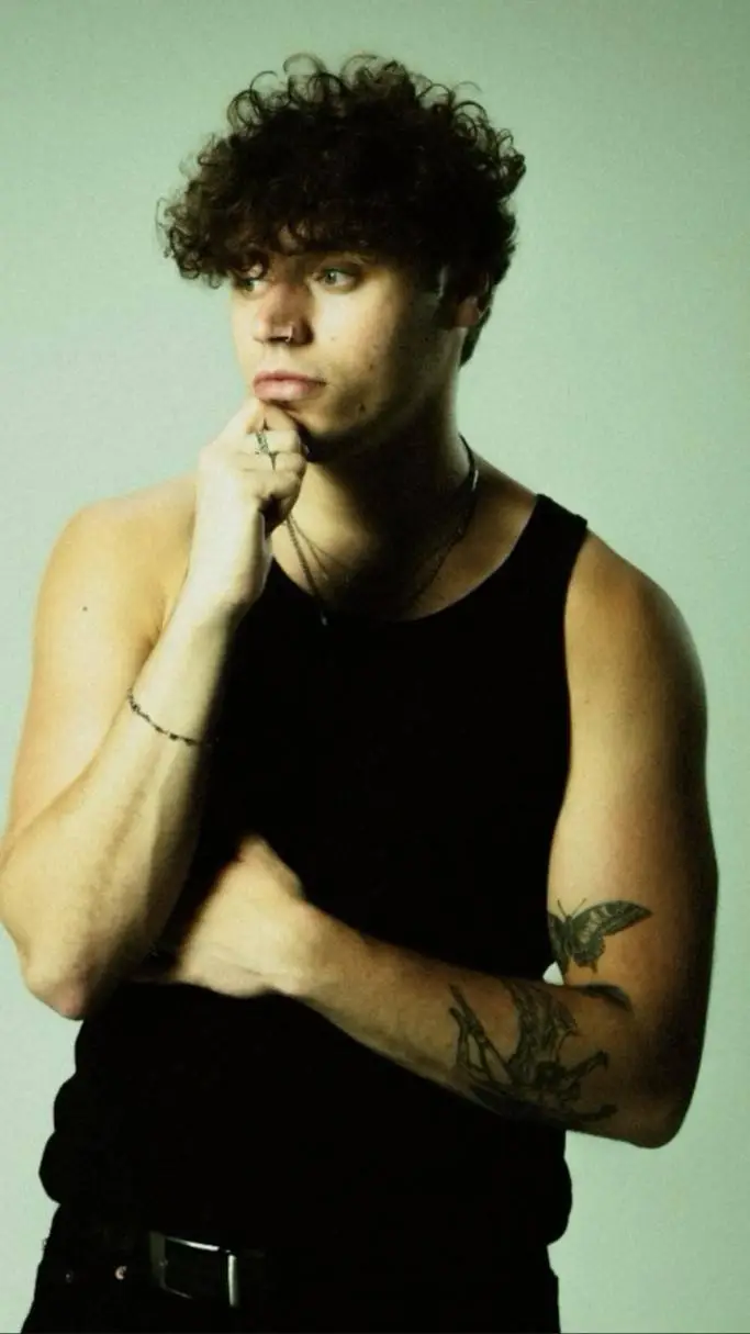 ai character: Sofian Medjmedj background