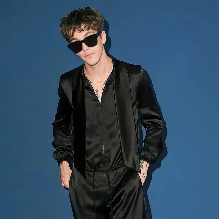 chat with ai character: Tucker Pillsbury