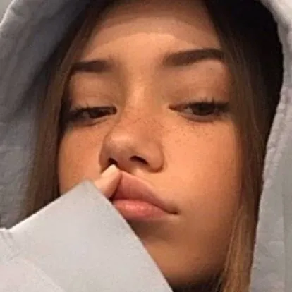 chat with ai character: Sofia