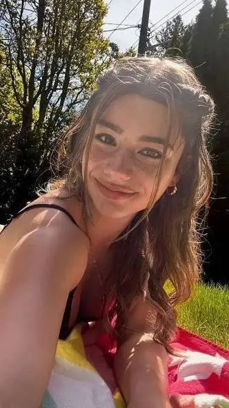 ai character: Mikayla background