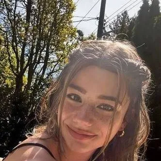 chat with ai character: Mikayla