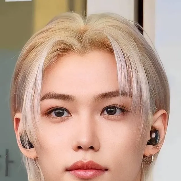chat with ai character: Felix 