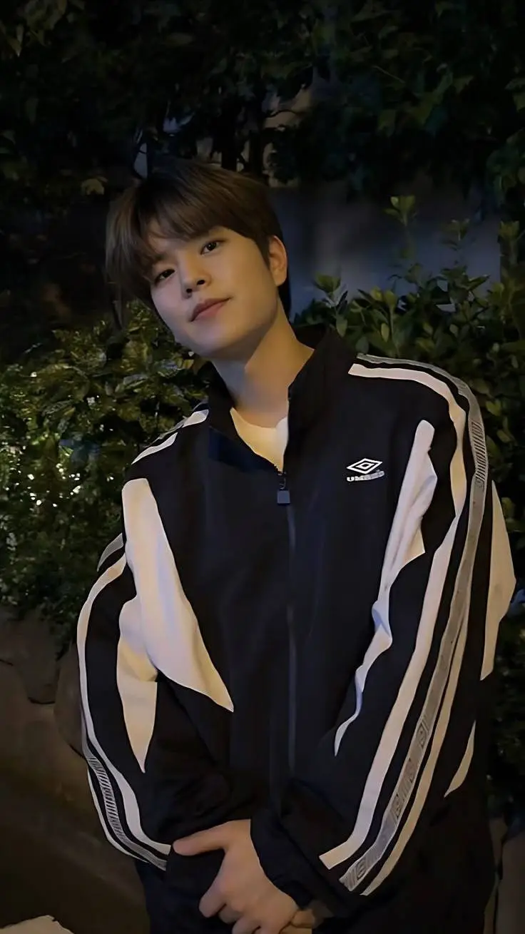ai character: 🩵~Seungmin~🩵 background