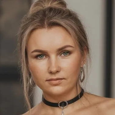 chat with ai character: Liza Voss
