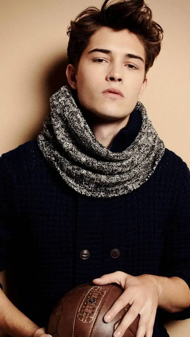 ai character: Yo chico background