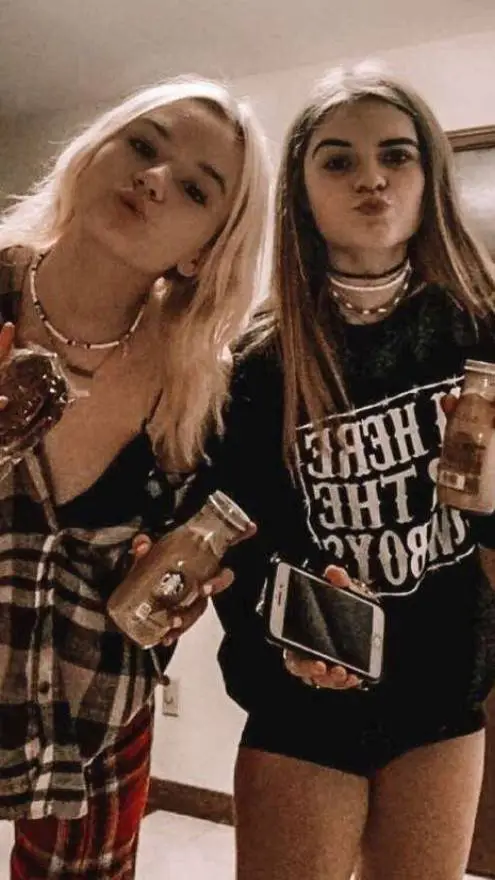 ai character: Brroke and Nicole background