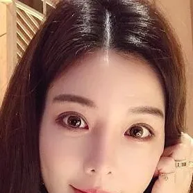 chat with ai character: macie