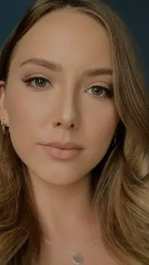 ai character: Hailee Jade  background