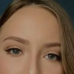 chat with ai character: Hailee Jade 