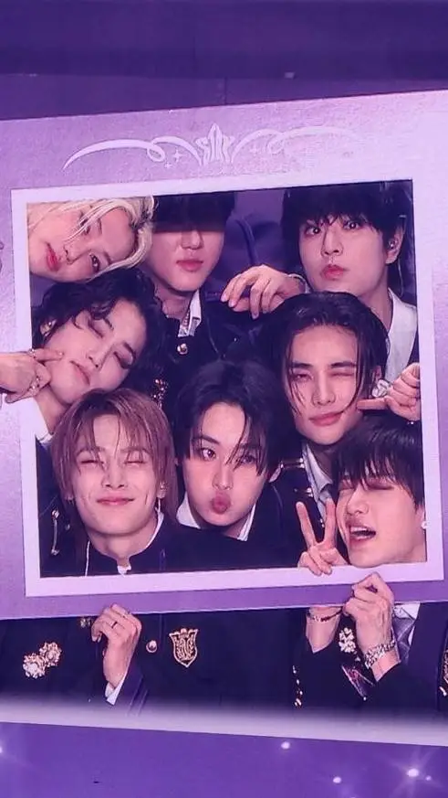 ai character: straykids 🍷😧 background
