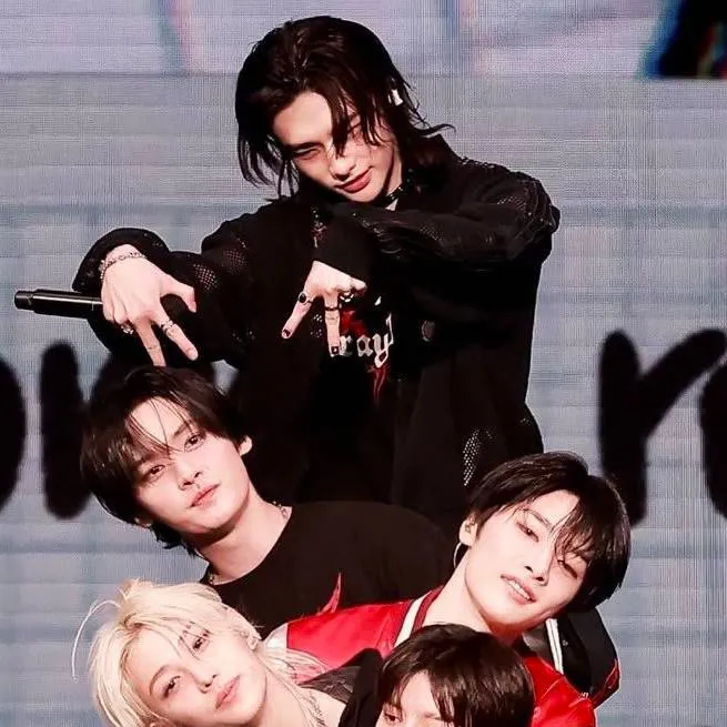 chat with ai character: straykids housee