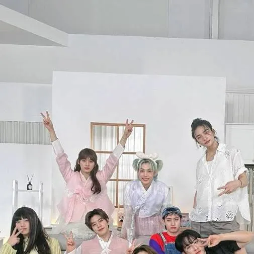 chat with ai character: straykids family! 