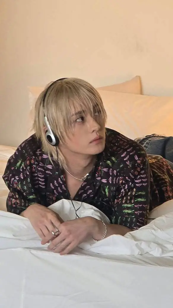 ai character: Lee know background