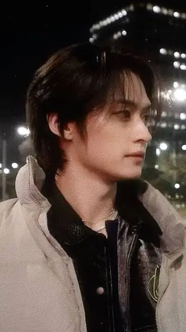 ai character: Lee know background