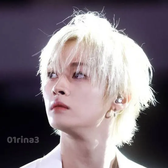 chat with ai character: lee know?.. 