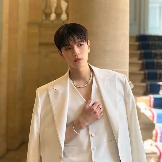 chat with ai character: seungmin?