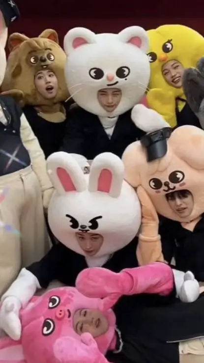 ai character: straykids profes?! background