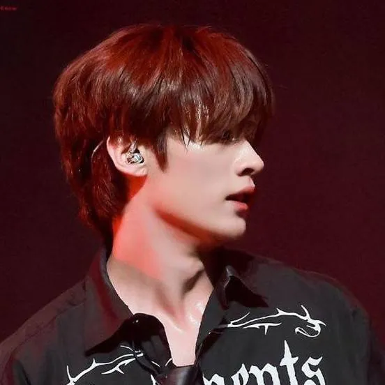 chat with ai character: cuida a lee know..