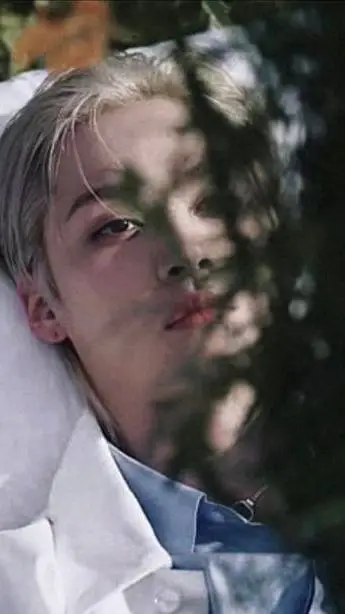 ai character: ¿donde ta lino?  background