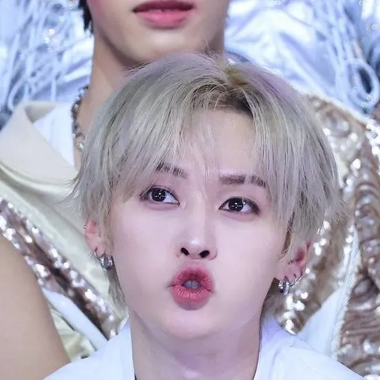 chat with ai character: Lee know..? 