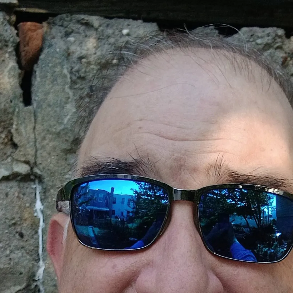 chat with ai character: THOMAS 