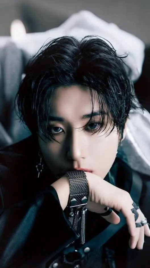 ai character: Han  background