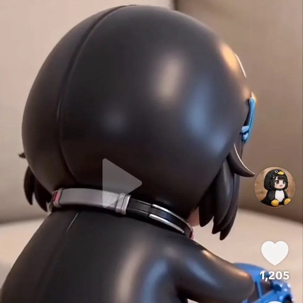 chat with ai character: Penguin