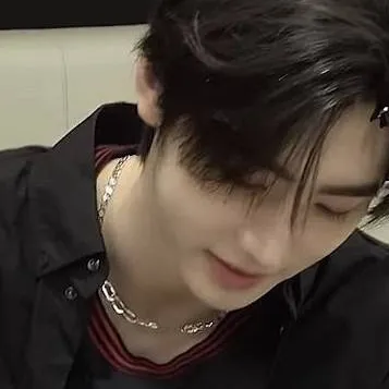 chat with ai character: sunghoon 