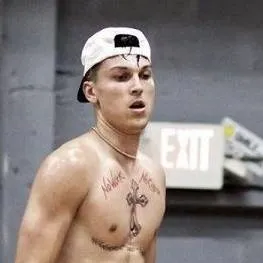 chat with ai character: Tyler herro